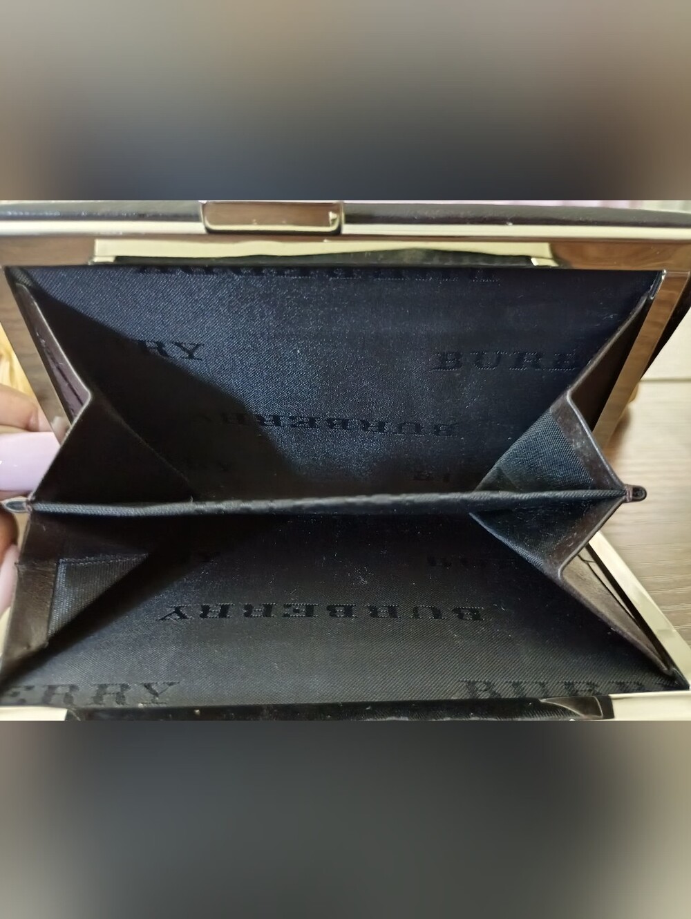 BURBERRY!! AUTHENTIC VINTAGE NOVA CHECK KISSLOCK BIFOLD WALLET 🤎 - Picture 6 of 10